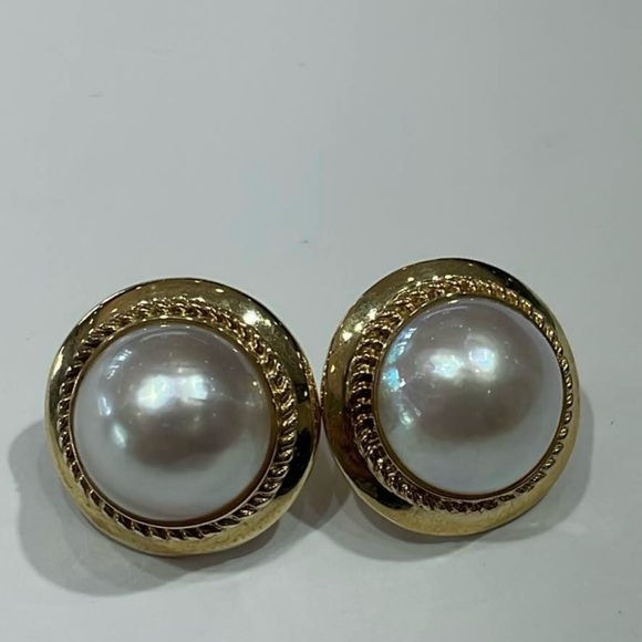 Freshwater Real Pearls Stud Earrings with 14k Gold Trim - Picture 1 of 6